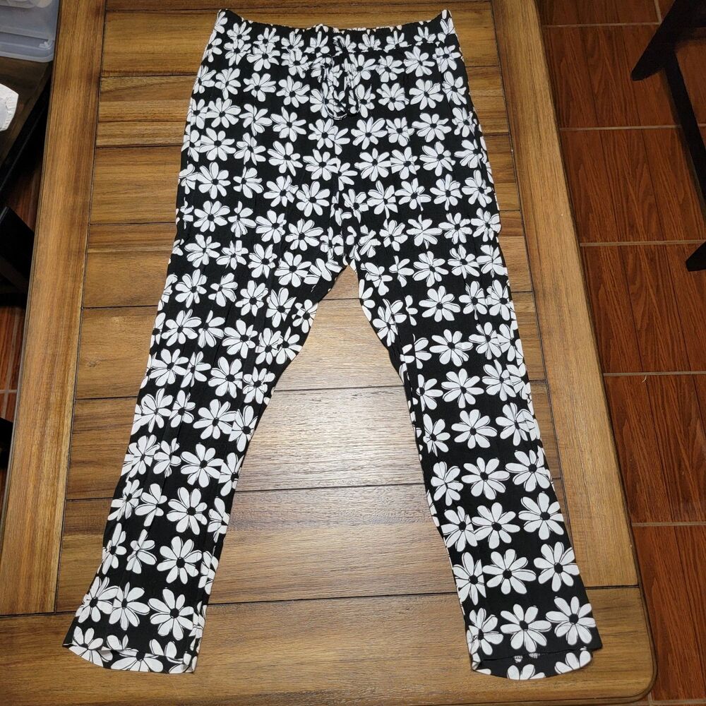 Midtown West Apparel B&W Daisy Pants - Size 2X